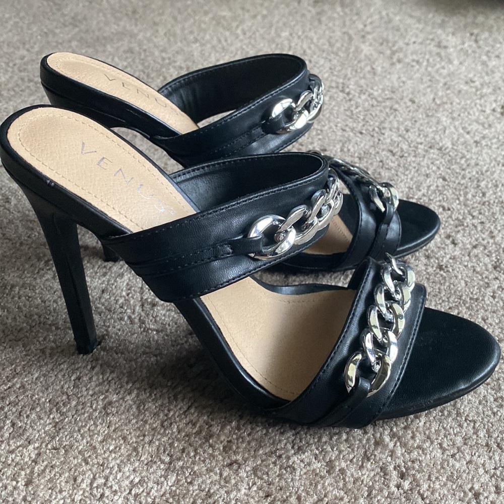 Venus Silver chain detail sands heel